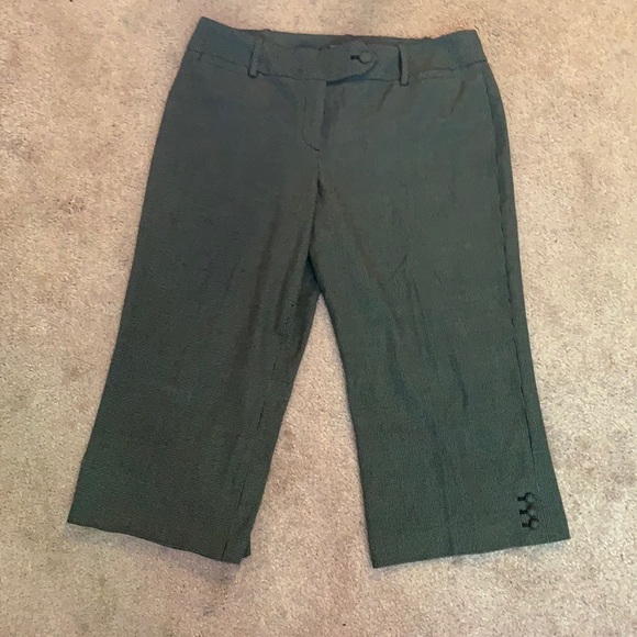 Black and White Checkered Pattern Capri Pants - Picture 1 of 9